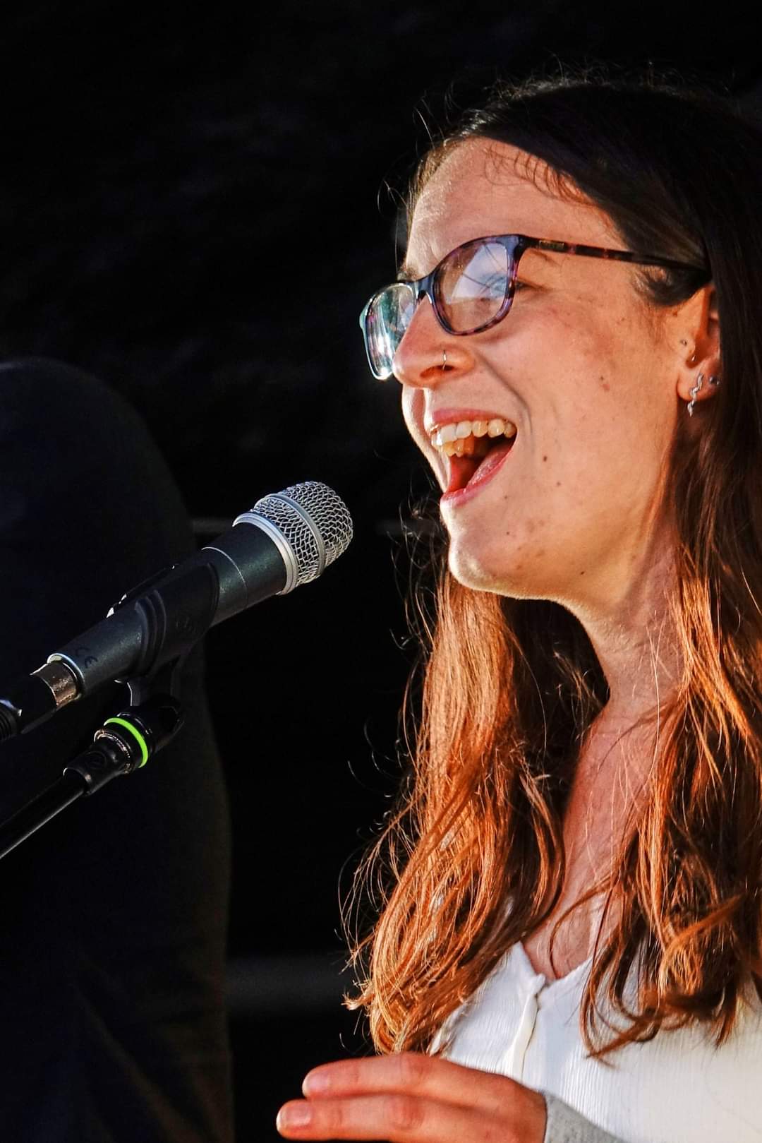Close up Wendy singing into mic